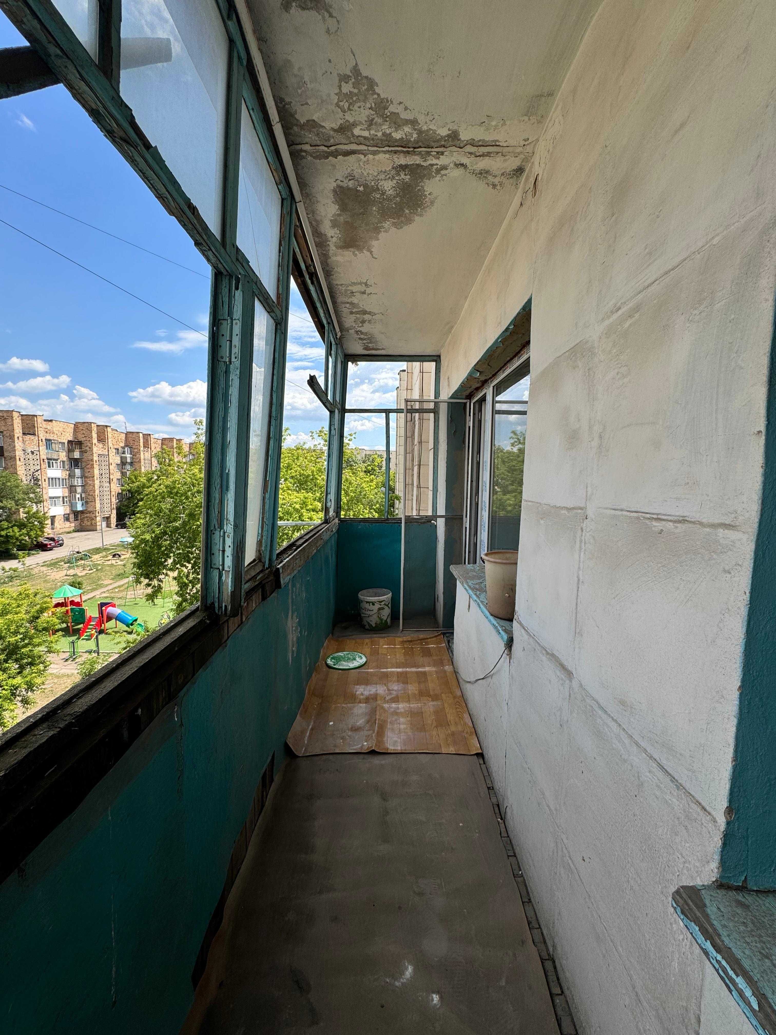 Продаём 2 комн. кв. - мкр. Восток -3 , дом 9 на 5/5 этаже