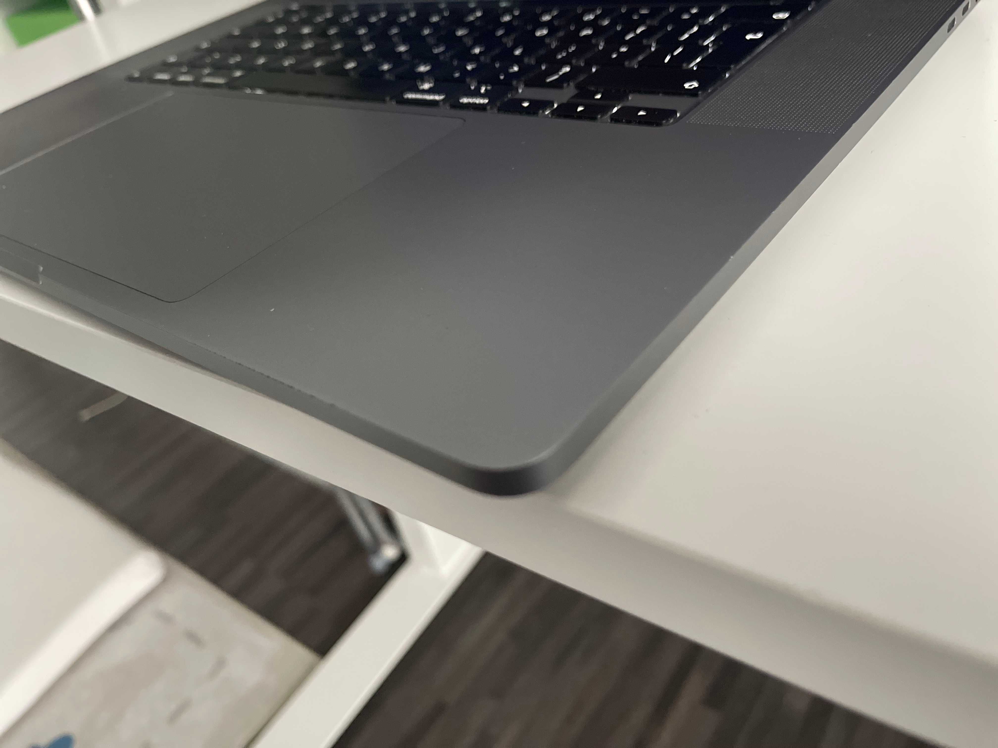 MacBook Pro 16” Touch Bar 2020