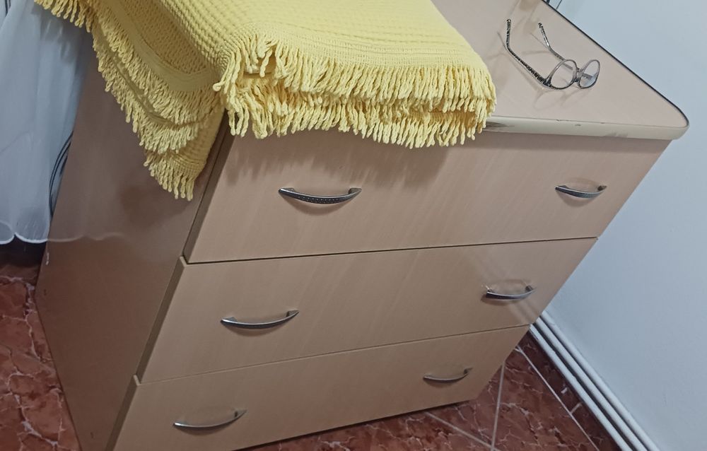 Comoda tv comoda cu 3 sertare si sifoneir