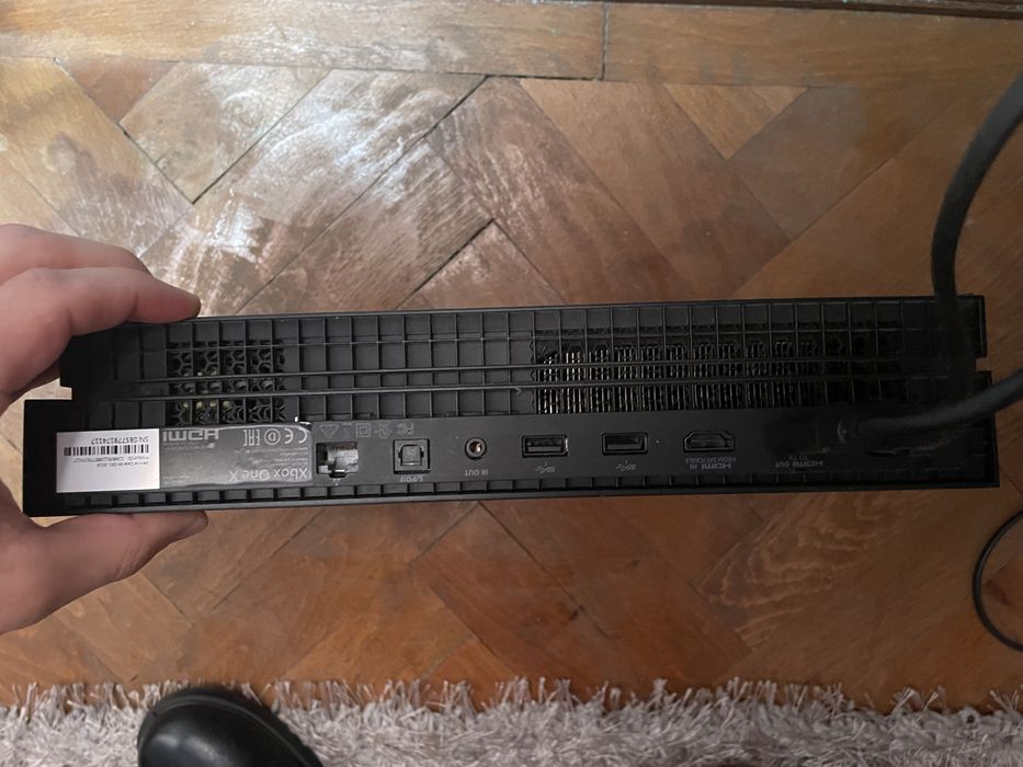 Xbox one x 1tb 4k cu doua console