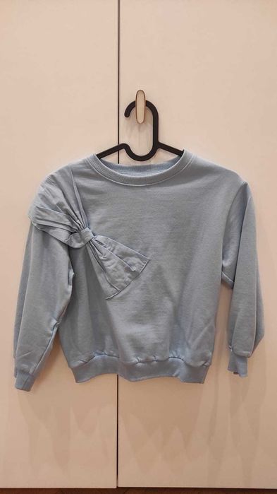 Pulover albastru cu detaliu funda supradimensionata pe umar, 122cm