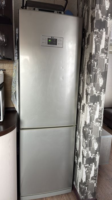 Холодильник LG, б/у в хорошем состоянии. Забирать на юго-востоке.