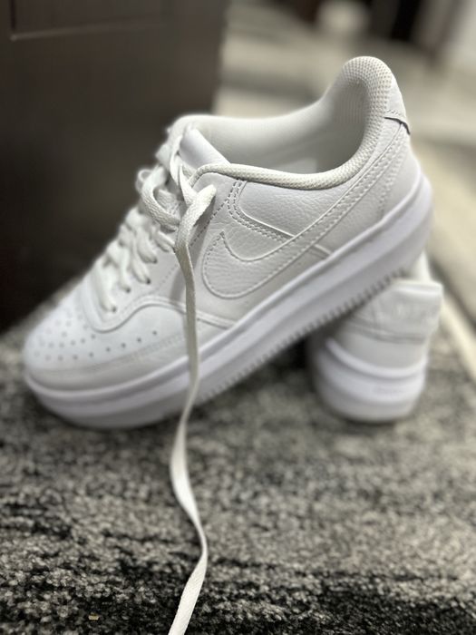 Маратонки кожени Nike