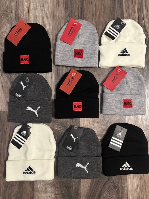 Căciuli unisex 
Emblemă cusută