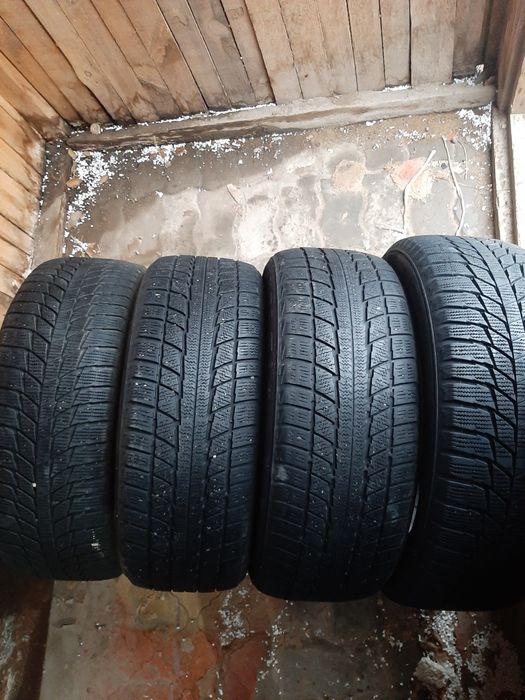 Продам шины 215/55/17 трианжел