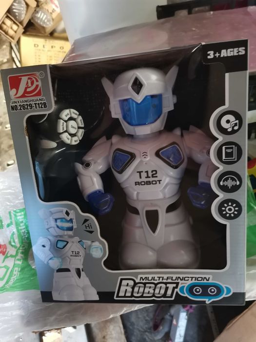 Robot jucarie cu telecomanda NOU, in cutie sigilat