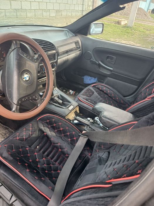 BMW Тройка Е36 объём 1.8