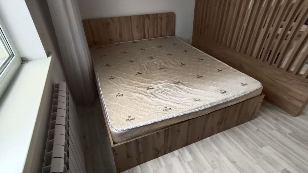 Двуспальная кровать
