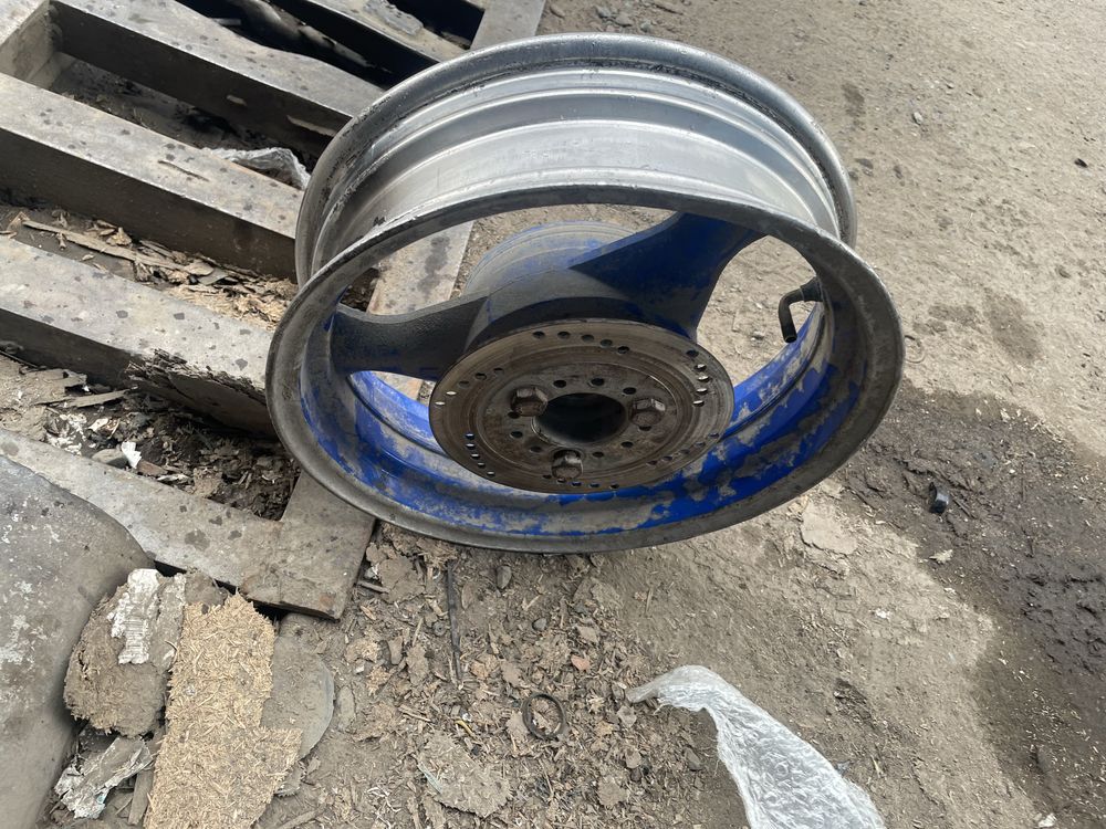 Продам диск в хорошем состоянии R13