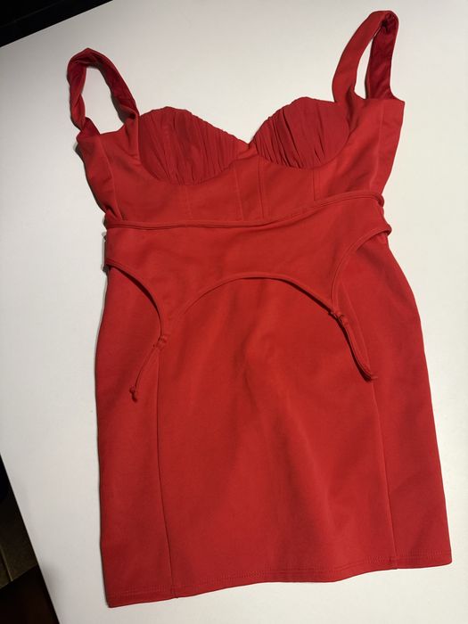 Червена рокля Asos