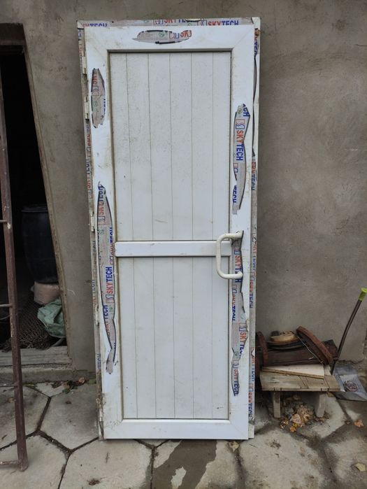 Пластиковые двери...