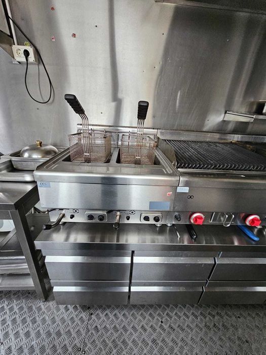 Vand sau INCHIRIEZ FOOD TRUCK Inmatriculat