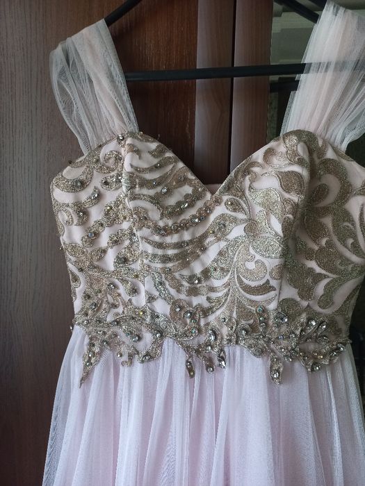 Женское вечернее платье