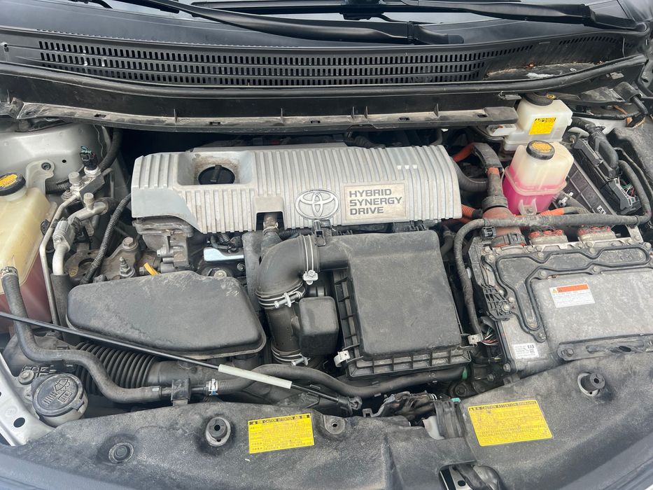 2013 Тойота Приус Плюс