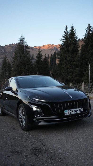 Аренда Hongqi E-QM5 — надёжный электрокар бизнес-класса