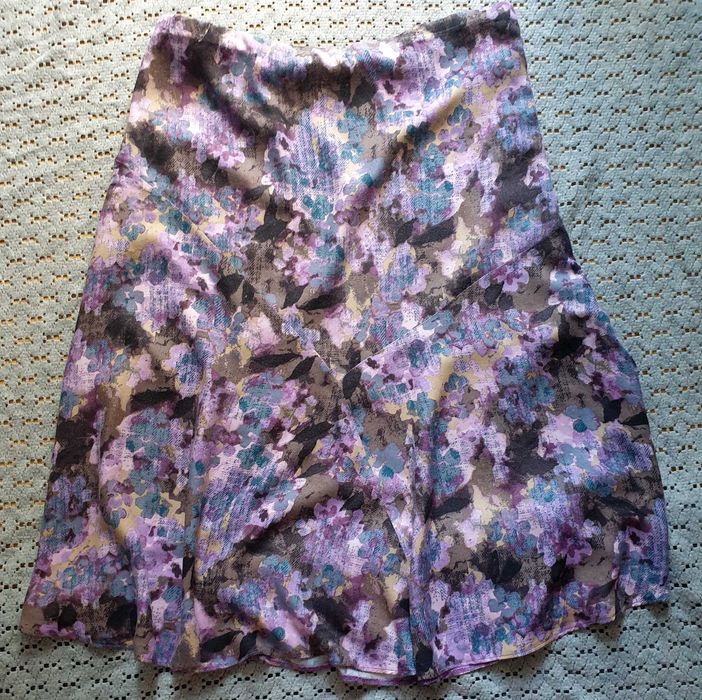 Fusta clos ,midi,model floral,material natural