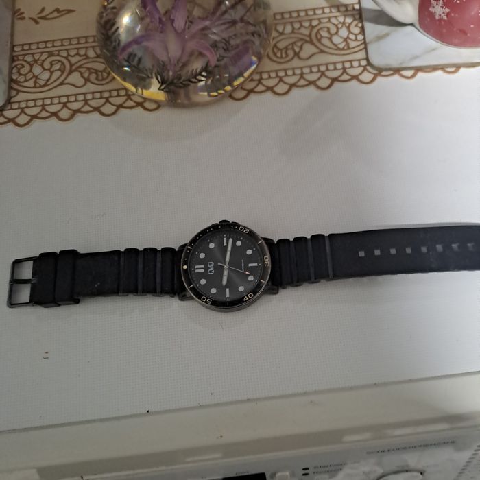 Ceasuri bărbătești Q&Q în stare foarte bună  rezistente la apă