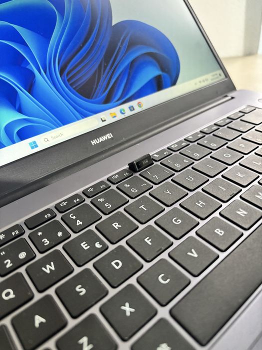 Laptop Huawei D15• ryzen 5• 12 clicluri• carcasa aliaj•