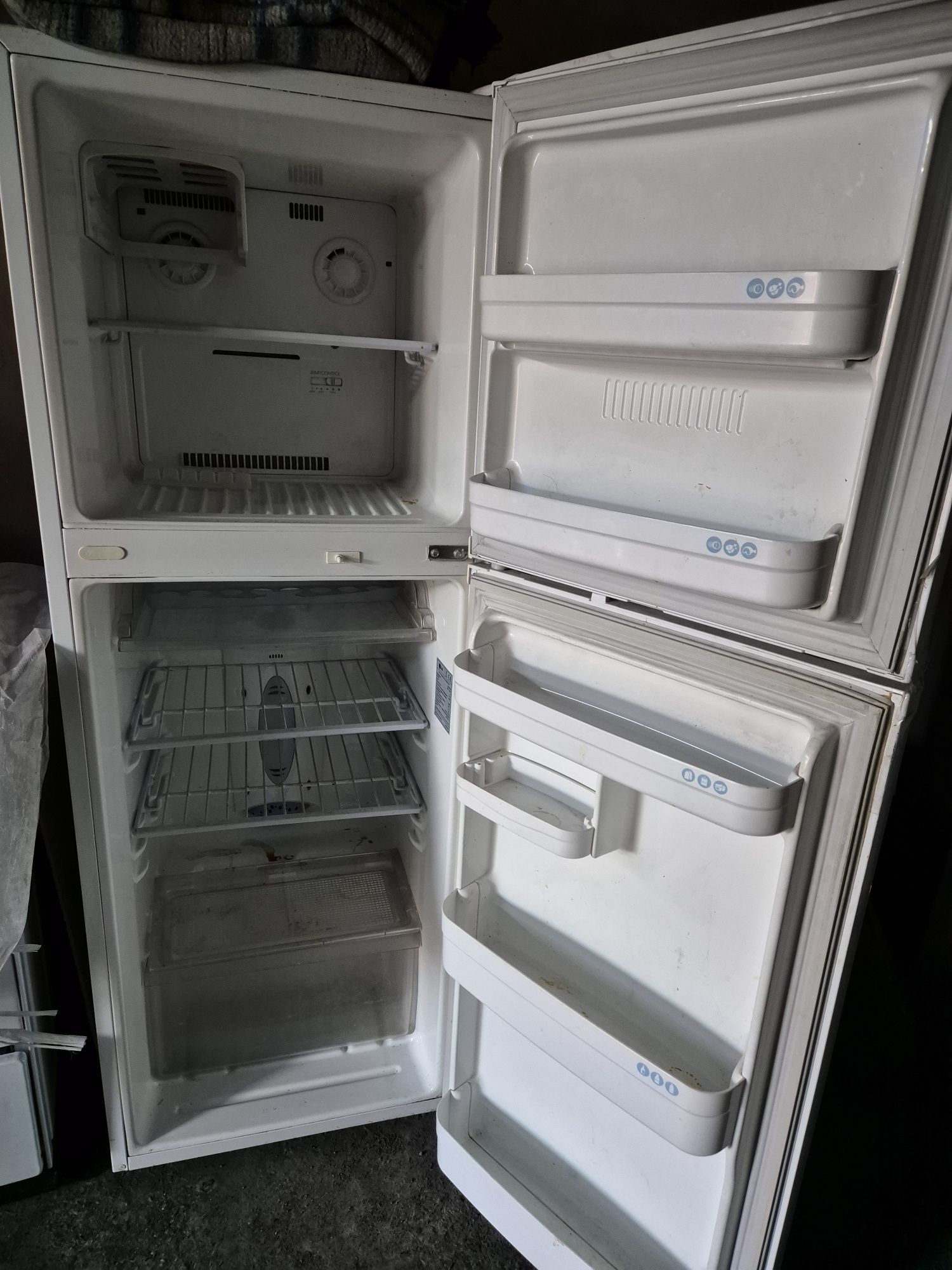 Продам холодильник LG на запчасти