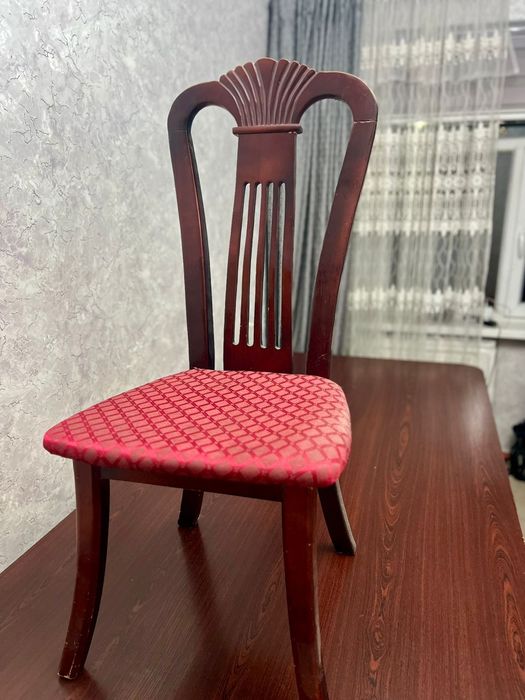 Стол со стульями