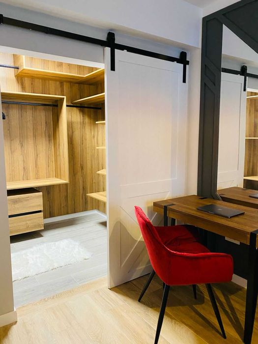 Proprietar,inchiriez apart.,ultralux,central cu loc de parcare.