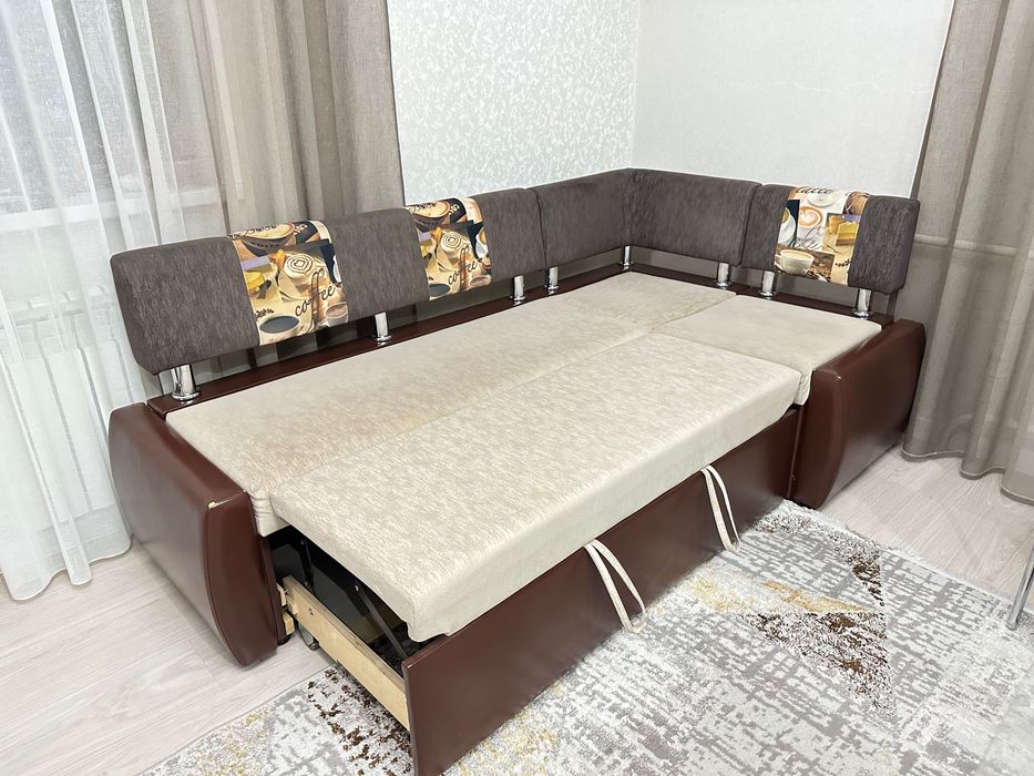 Угловой диван на кухню