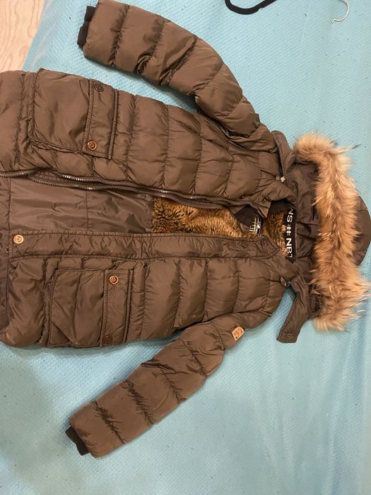 яке със естествен косъм на качулката