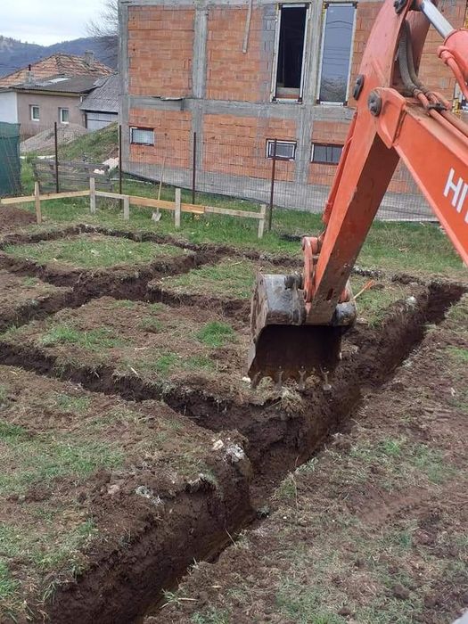 Închirieri utilaje .Buldoexcavator/excavator 3,5 tone /bobcat 3 tone