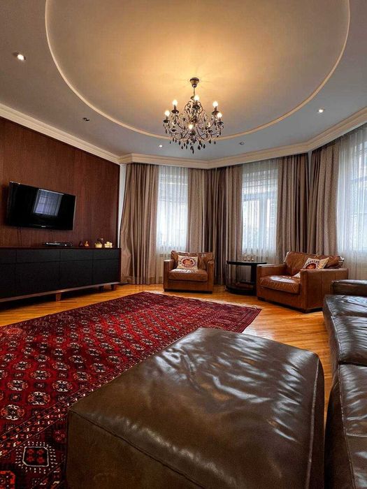 ул. Ивлева 7 соток 6 комнат 400м2 дом