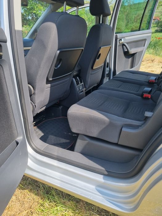 Vând wolkswagen touran