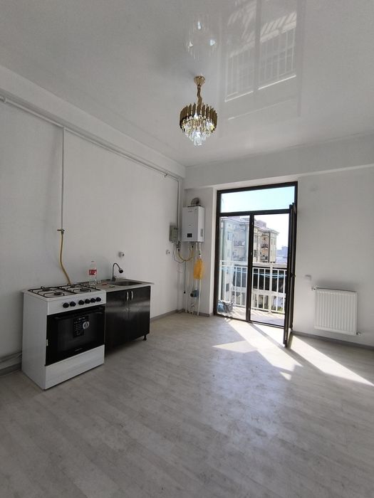 Новостройка 3х ком.6/12 . 65 м². Сергели. Не торцевая. Срочно. 58.000.