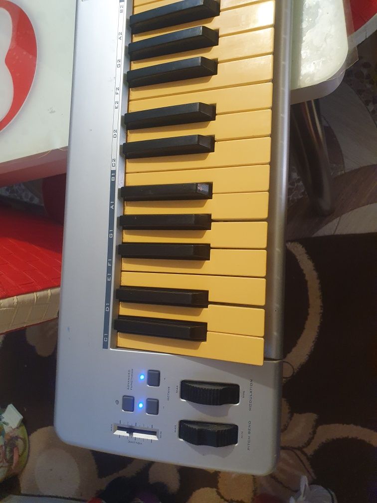 Keyboard M-AUDIO