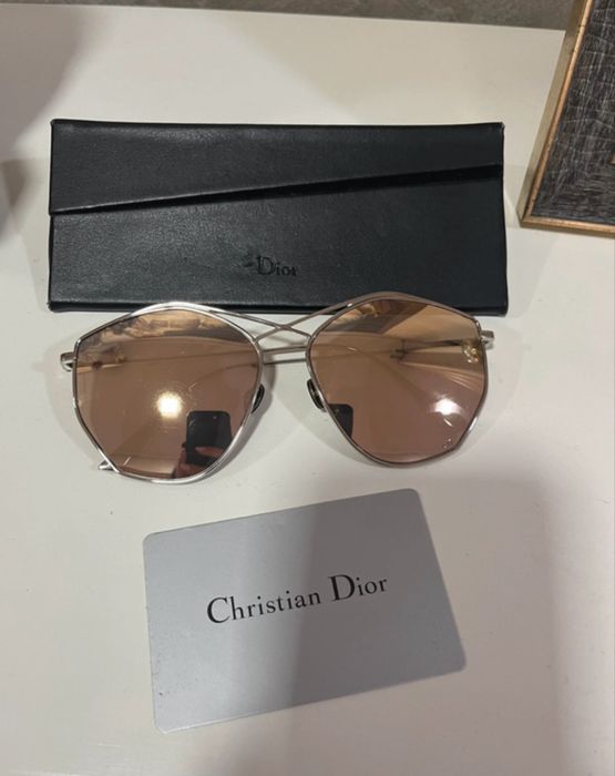 Vand Ochelari de Soare ca si noi