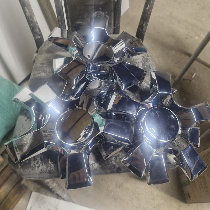 Титановый диски и значок от тайота