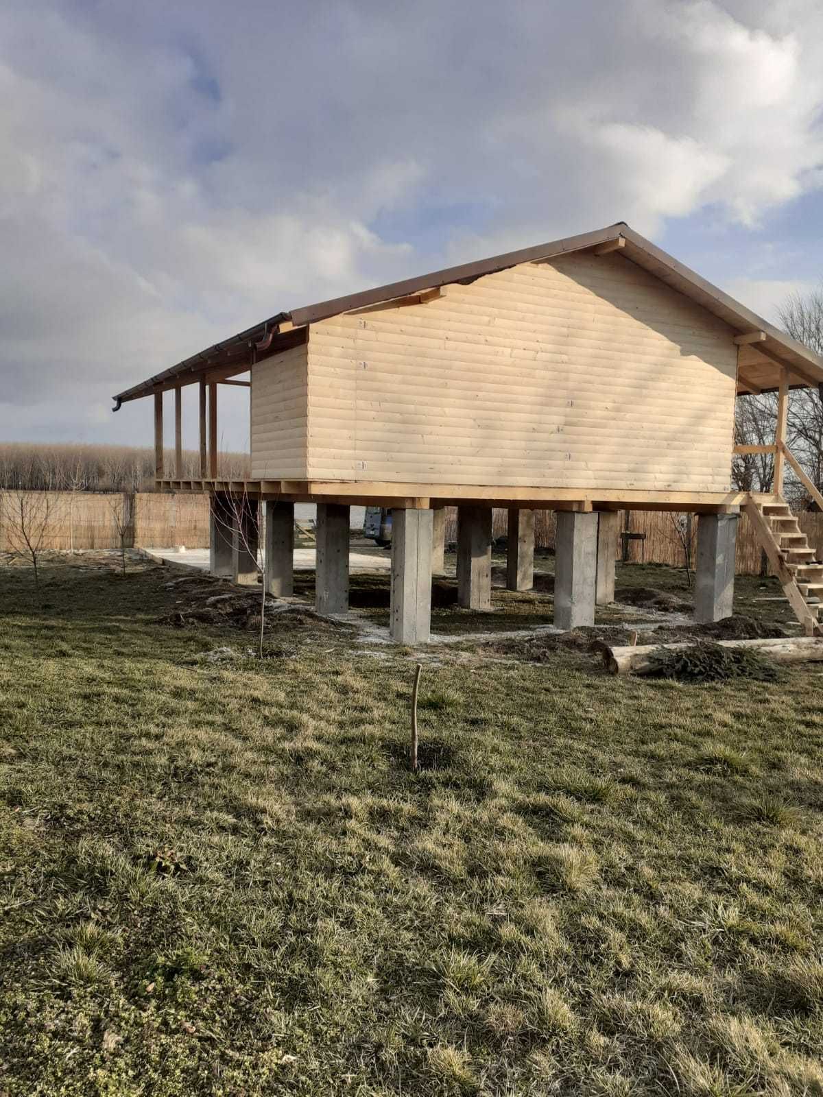 Cabana stil A Frame si casa la cheie din structura de lemn de vanzare