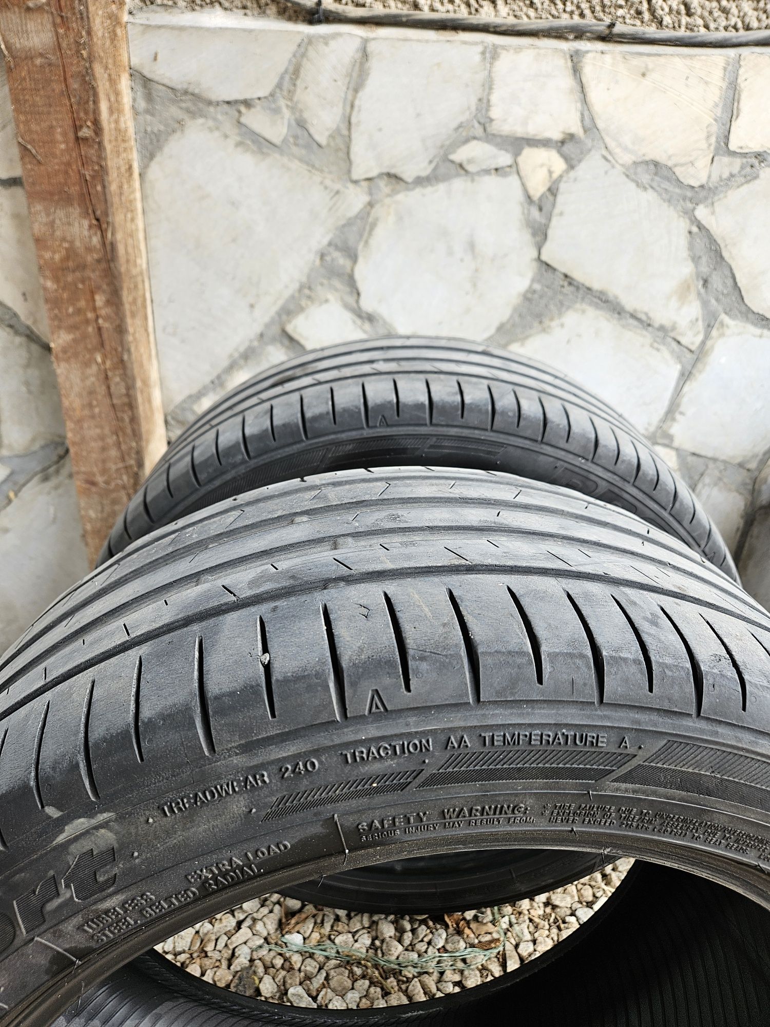 Гуми лятни TOYO 235/45/17