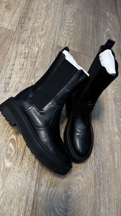 Три чифта нови боти