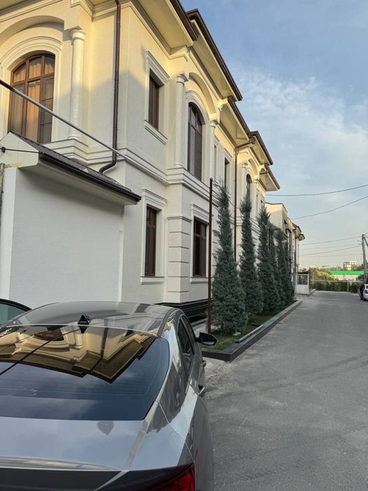 Фасатга узок турадигани бу травертин