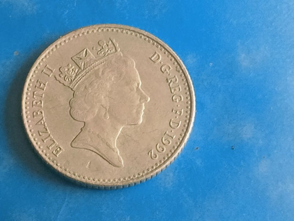 Monezi cu Regina Elisabeth a II a decedată în 2022