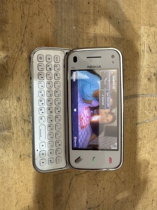 Nokia n97 lipseste capacul de la baterie