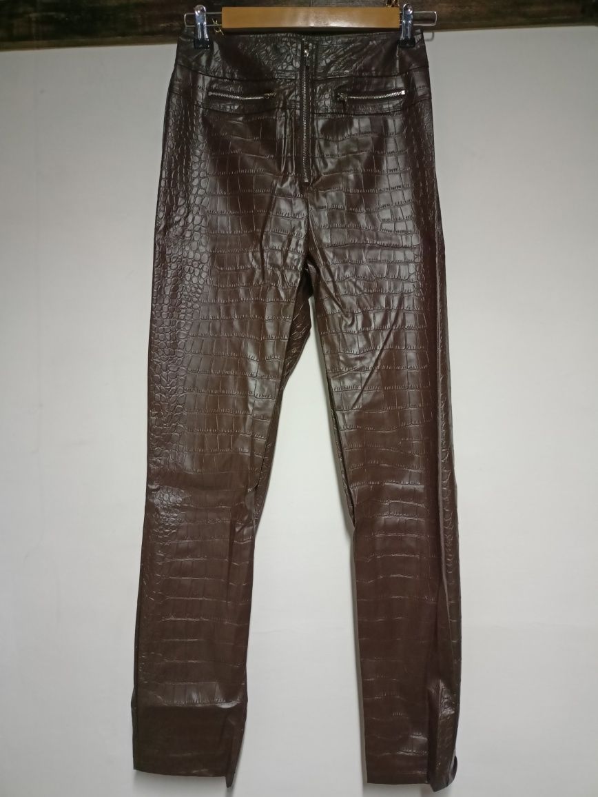Pantaloni imitație piele maro