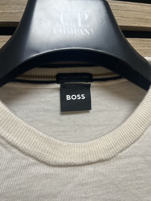 Hugo Boss : Finest Italian Yarn  - 100% вълна размер S / Оригинал