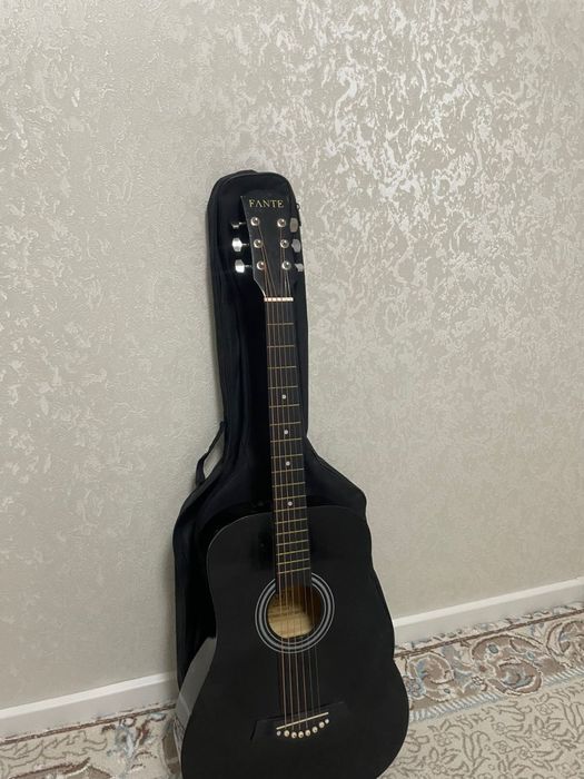 продается классическая гитара | чехол и струны в подарок