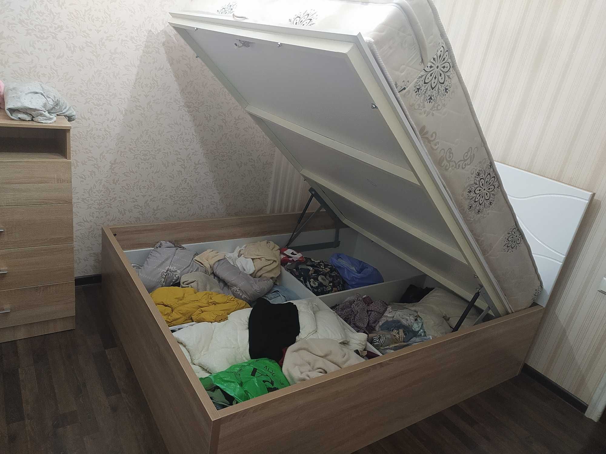 Немецкая мебель, двуспальная кровать с шкафом