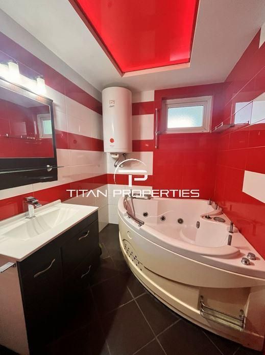 Дава се под наем Двустаен апартамент в Варна, Цветен квартал - 65 кв.м за 450 € - Снимка #3