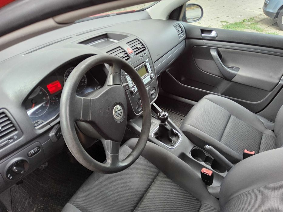 Лек автомобил Volkswagen Golf