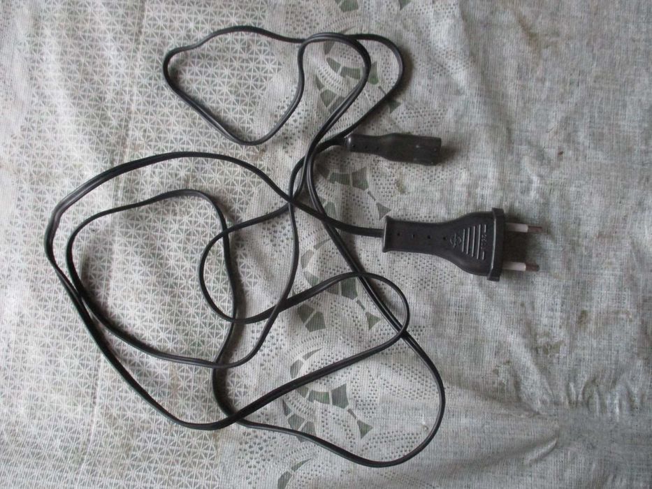 Телевизор Юность  работещ с нов кинескоп и аксесоари -слушалки и др.