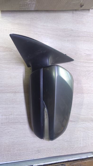 Зеркала на лада Vesta, б/у оригинал в отличном состоянии.