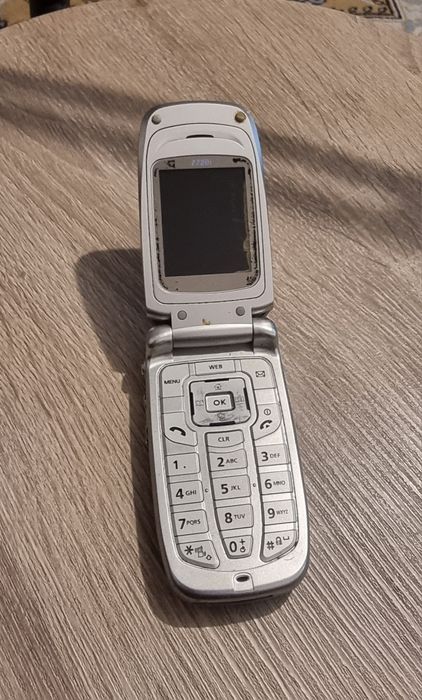 Telefon cu butoane Zapp