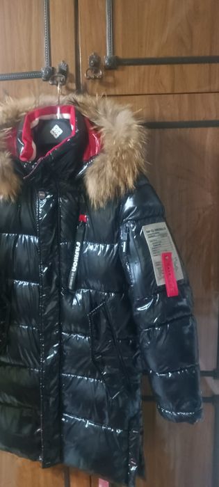 Зимниея курткуа на девочку.